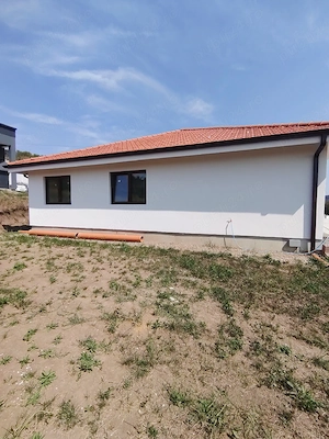 casa pe un singur nivel ,semifinisata situata in Livezeni. - imagine 6