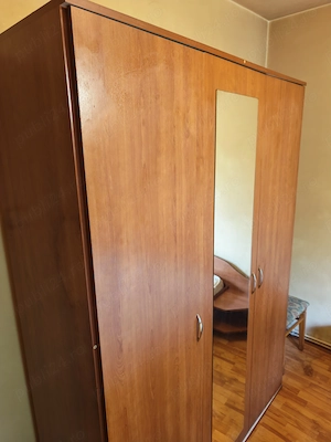 Vând dormitor complet stare foarte bună (Pat dublu, Dulap 3 uși, Comodă)