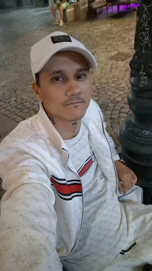catalin băiat cuminte 30 București caut parteneră