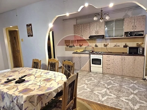 Apartament cu 4 camere de închiriat în zona Central