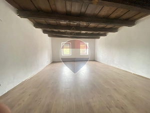 Casă de vânzare în Valchid – proprietate cu potențial - imagine 6
