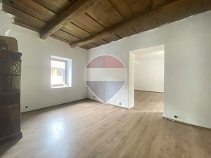 Casă de vânzare în Valchid – proprietate cu potențial - imagine 4