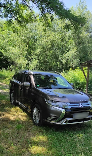 Mitsubishi outlander plaghin hibrid 