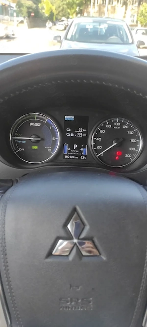 Mitsubishi outlander plaghin hibrid  - imagine 5