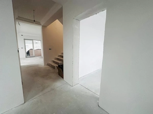 Duplex zona foarte buna- 4 camere si 3 bai - Mosnita Noua  - imagine 4