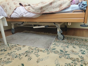 Vand pat de spital din lemn
