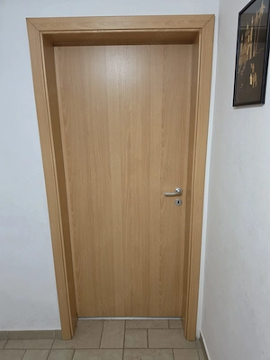 Usi inclusiv tocuri si feronerie