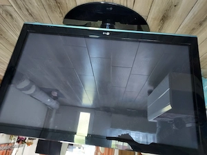 Televizor marca LG, diagonala 122, perfect funcțional. 