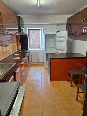 Inchiriez apartament 4 camere Complex