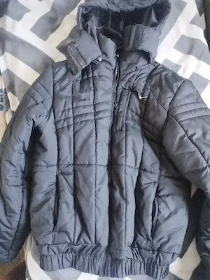 Geacă de iarnă damă Nike (Originală)   Mărimea L   Stare bună!