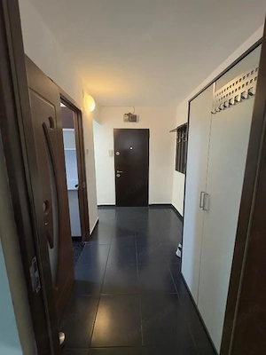 Apartament semidecomandat cu 3 camere - Drumul Taberei - Sector 6 - Parcare