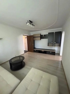 Apartament semidecomandat cu 3 camere - Drumul Taberei - Sector 6 - Parcare - imagine 5