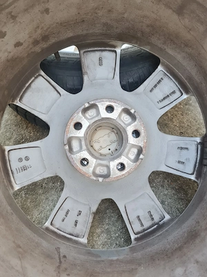 Vând 4 jante ca noi Audi aQ5 originale  j 7.5  cu anvelope iarna Dunlop235x55x18 - imagine 8