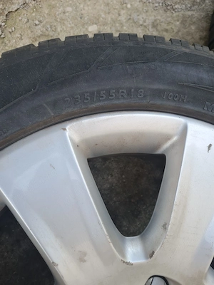 Vând 4 jante ca noi Audi aQ5 originale  j 7.5  cu anvelope iarna Dunlop235x55x18 - imagine 3