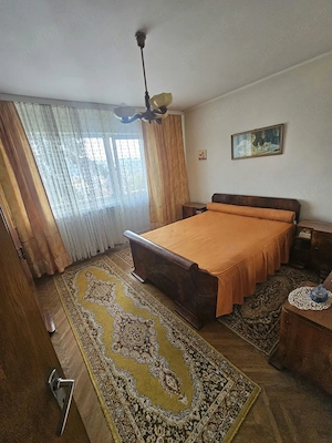 apartament cu 4 camere, etaj 2 si boxa, zona Capela,  respectiv zona centrala a mun. Rm Valcea