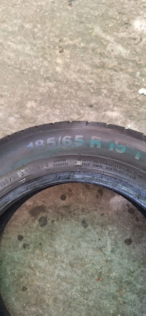 Vând 4 cauciucuri ,CONTINENTAL,185/65 R15