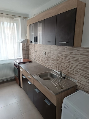 Inchiriez apartament cu 2 camere in Caransebes, etajul 3, str.Libertatii, complect mobilat si utilat - imagine 3