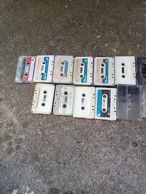 vând casete audio muzica 
