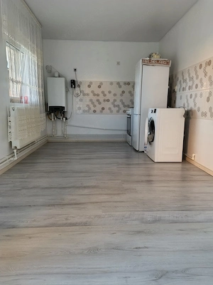 De Vânzare: Proprietate completă Casă 3 Camere + Garaj Mare + Teren 400 mp - imagine 5