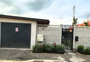 De Vânzare: Proprietate completă Casă 3 Camere + Garaj Mare + Teren 400 mp