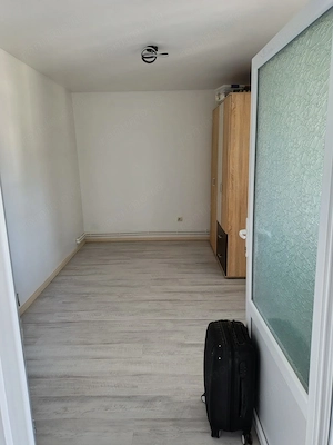 De Vânzare: Proprietate completă Casă 3 Camere + Garaj Mare + Teren 400 mp - imagine 8