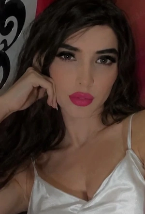 Bună Numele meu este Sofia am 28 de ani sunt venită azi la voi în oraș și sunt o fată Trans