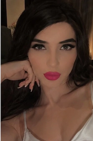 Bună Numele meu este Sofia am 28 de ani sunt venită azi la voi în oraș și sunt o fată Trans