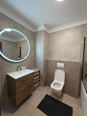 Inchiriez apartament central, parcare inclusa - imagine 2