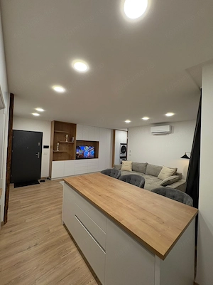 Inchiriez apartament central, parcare inclusa - imagine 5