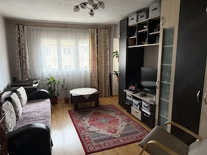 Apartament cu 3 camere, decomandat 