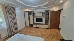 Proprietar inchiriez apartament cu 2 camere langa parc - imagine 2
