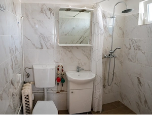 Proprietar vând apartament 2 camere ultracentral (Parc 1 Decembrie), renovat,mobilat, 2 balcoane, AC - imagine 7