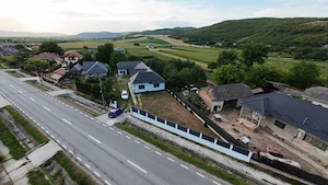 Casă de vânzare în Cășeiu   la doar 5 km de Dej | 150 mp utili + teren 11 ari + anexă - imagine 2