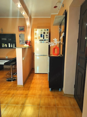 Apartament 3 Camere - Decomandat Complet Utilat, Mobilat - imagine 2
