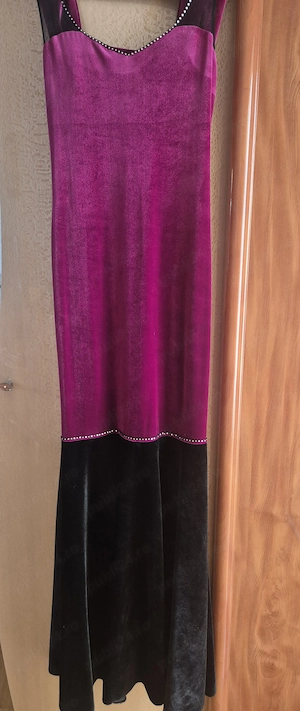 Rochie de ocazie din catifea făcută pe comandă 