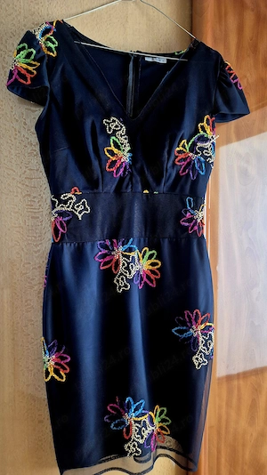 Rochie bleumarin cu broderie multicolor 
