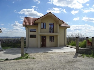 De vânzare casă cu panoramă unică spre oraș la doar5 minute de centrul orașului și Aquaparcul Ninfea - imagine 2