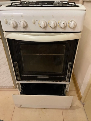 Aragaz Indesit, aprindere electrica, rotisor, accesorii-geam lipsa