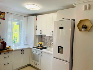 Studio de inchiriat etaj 1 Brasov 40 mp Coresi Top City parcare mobilt si utilat - imagine 3