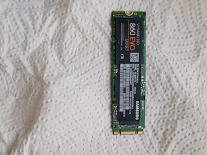 Ssd nvme și sata m2 de 1 tb Samsung