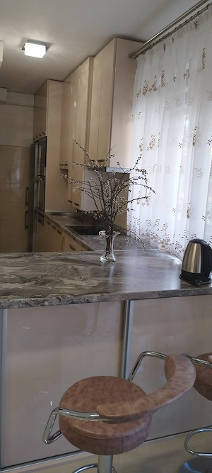 Închiriez apartament  - imagine 2