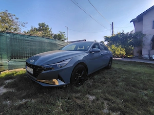 Hyundai Elantra 1.6 benzina, cu doar 65 000 km, întreținută. carte service completă. fără accident - imagine 3