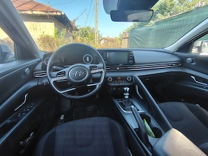 Hyundai Elantra 1.6 benzina, cu doar 65 000 km, întreținută. carte service completă. fără accident - imagine 4
