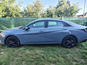 Hyundai Elantra 1.6 benzina, cu doar 65 000 km, întreținută. carte service completă. fără accident - imagine 2