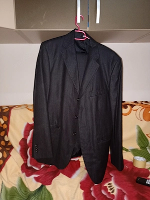 vând costum de stofa set si pantaloni si sacou 