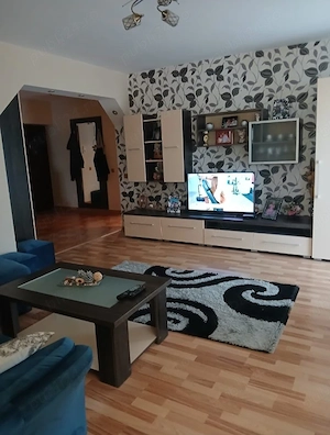Inchiriez apartament 3 camere
