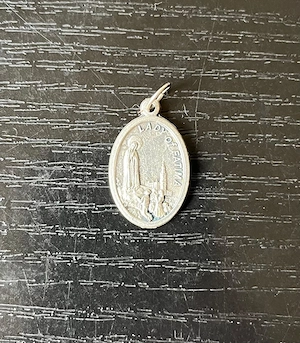 Medalion catolic Fecioara de la Fatima   Import Italia, metal argintat