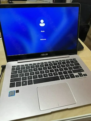 Vand Laptop ASUS ZenBook UX430U
