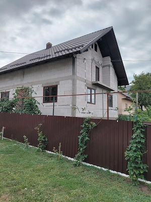 Vând casă la roșu în loc. Calafindești  - imagine 3