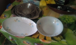 platou si castron mare pt. serv. plus cos piine si tavi inox